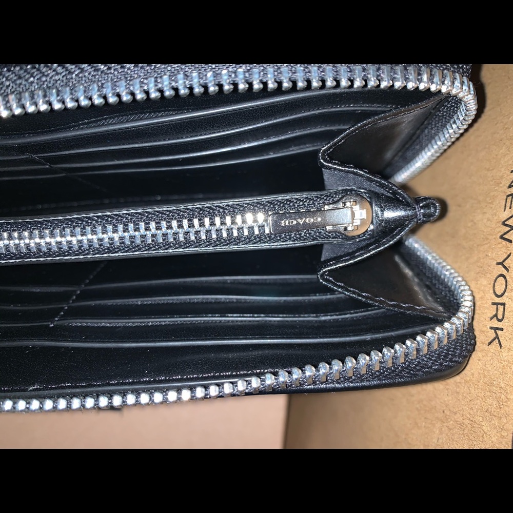 NEW Coach Wallet - Picture 7 of 8